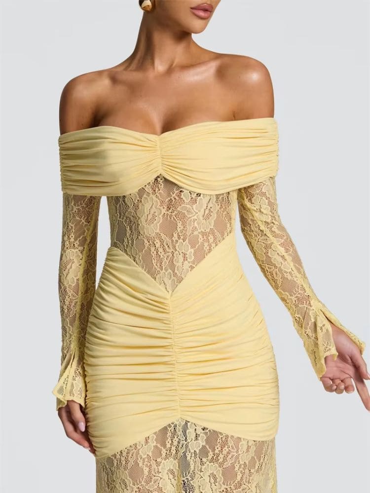 Detalhe da manga com renda transparente do vestido amarelo – Moda Origem