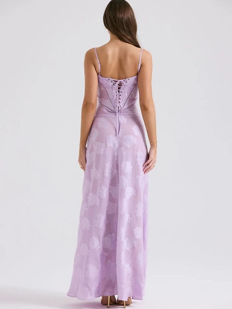 Detalhe das costas do vestido com amarração estilo corpete - Moda Origem