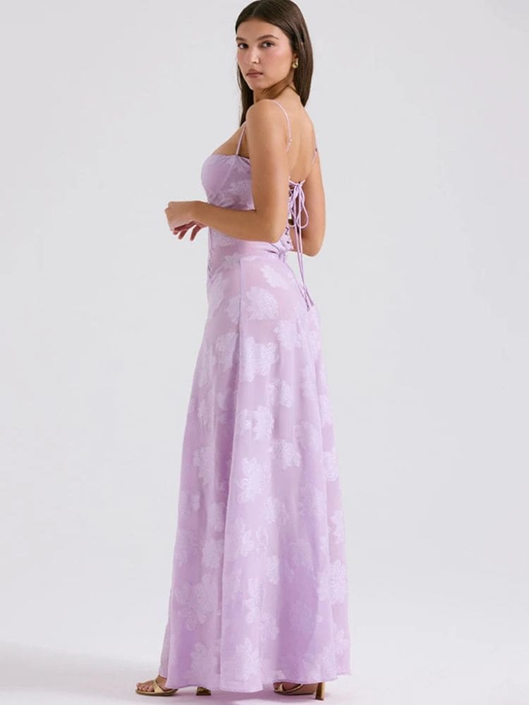 Vista lateral do vestido longo floral lilás com alça fina - Moda Origem