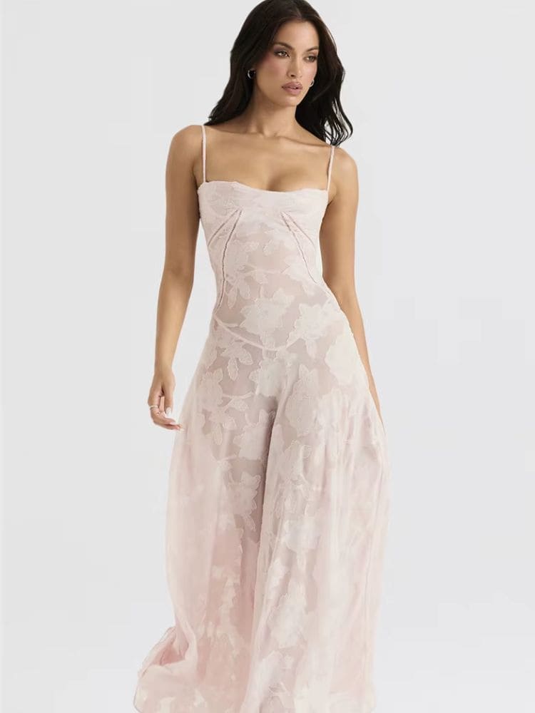 Vestido longo floral rosa em movimento, mostrando fluidez do tecido - Moda Origem