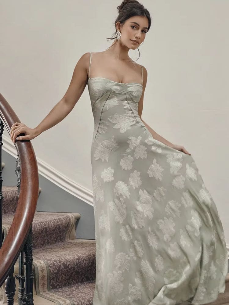 Close no tecido verde leve e respirável do vestido floral - Moda Origem