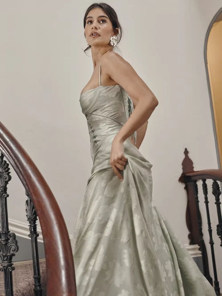 Vista lado do vestido floral verde com renda - Moda Origem