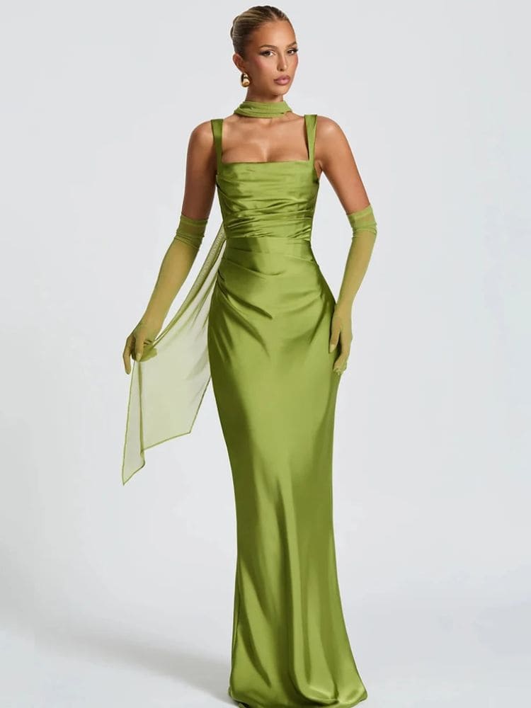 Vestido longo de cetim verde com alça fina ajustável da Moda Origem.
