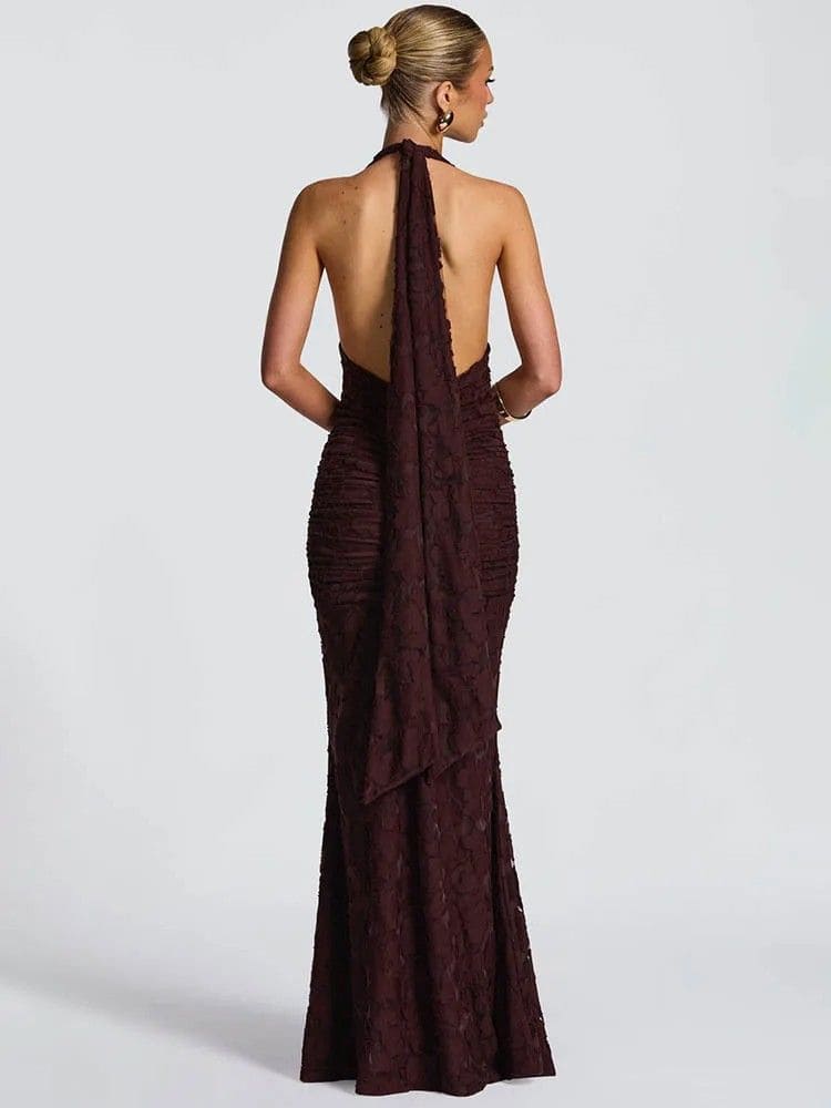 Costas abertas com amarração no pescoço do vestido longo marrom da Moda Origem
