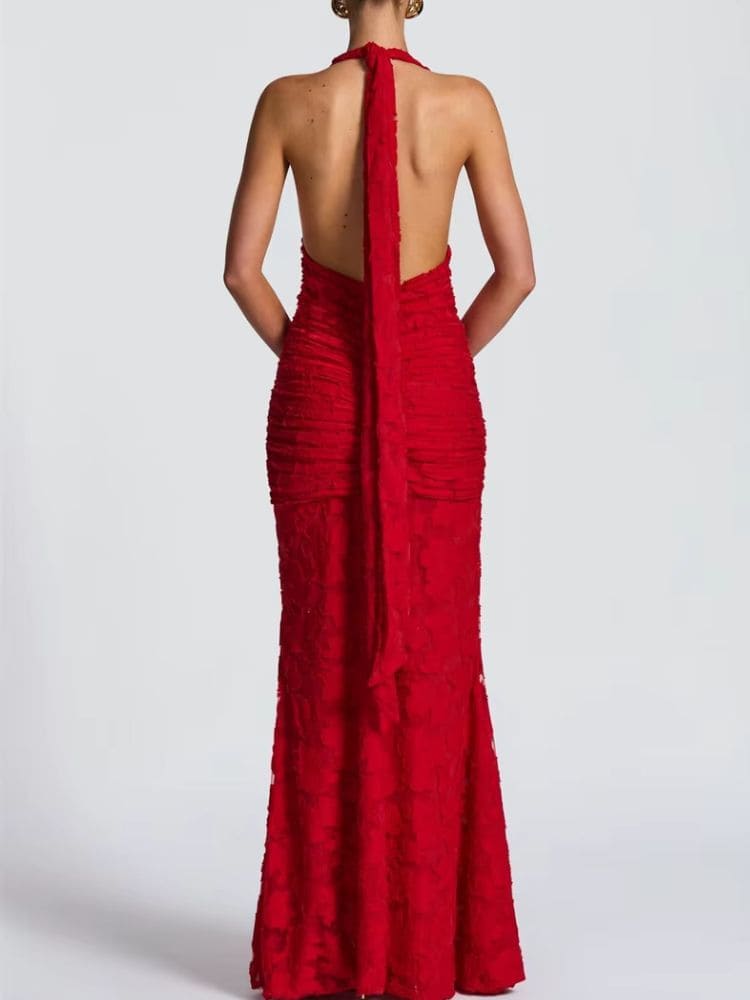 Vista traseira do vestido vermelho com amarração no pescoço – Moda Origem