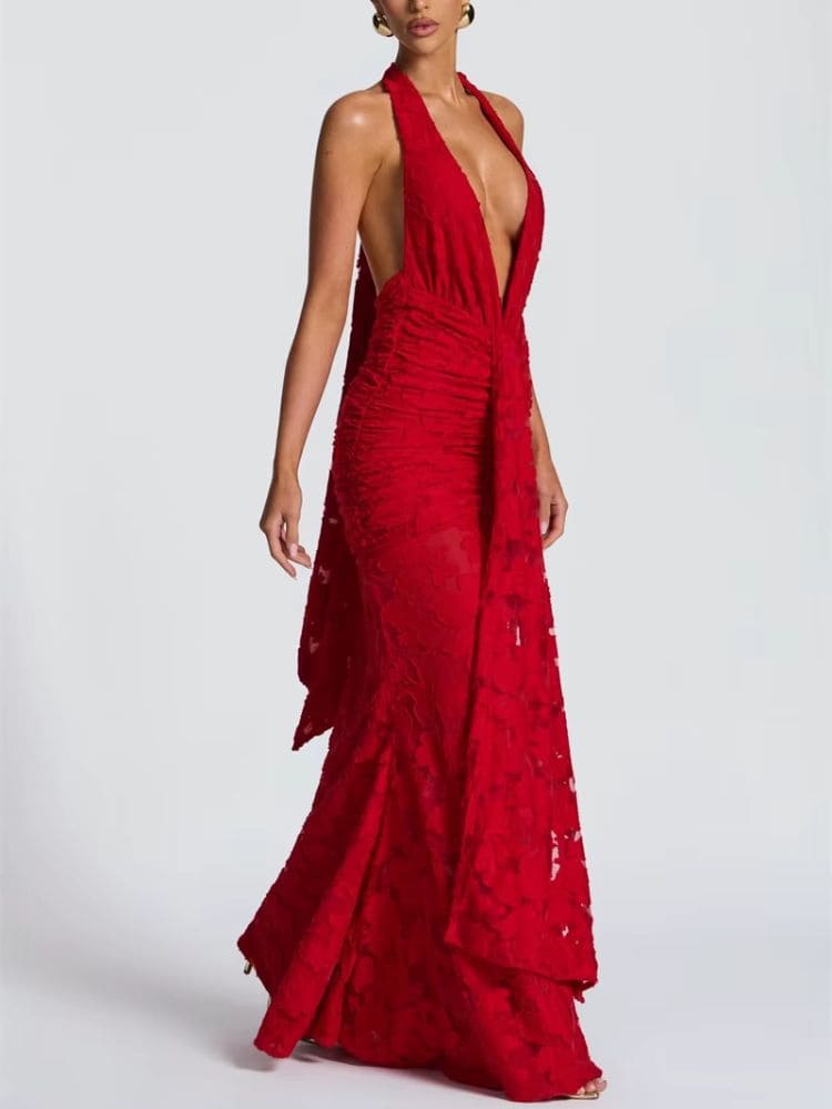 Detalhe da saia plissada e fluida do vestido vermelho – Moda Origem