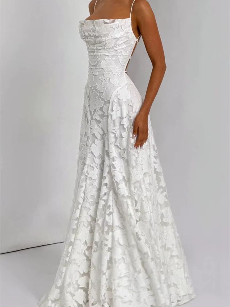 Vestido branco de festa com alça fina visto de perfil – Moda Origem