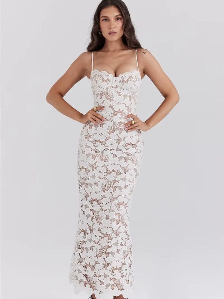 Vestido longo branco de renda floral visto de frente - Moda Origem