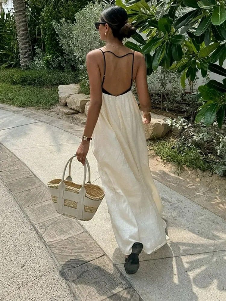 Modelo usando Vestido Longo Soltinho de Algodão da Moda Origem com sandálias e acessórios de verão, look casual chic