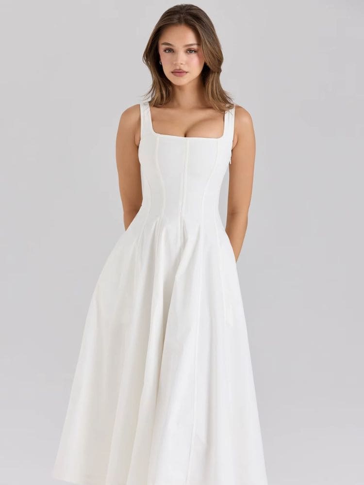 Close na cintura marcada do vestido midi floral - Moda Origem