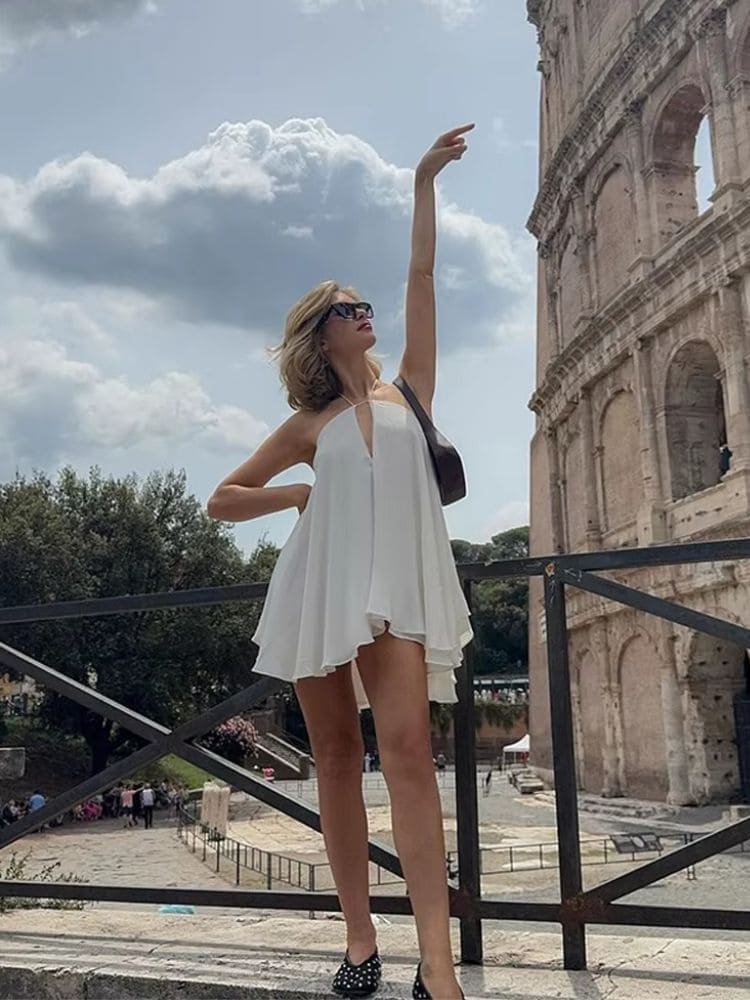 Vestido curto branco e soltinho Moda Origem com babados elegantes para festas