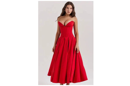 Vestido midi tomara que caia em tecido fluido, ideal para baixinhas, elegante para festa ou casamento