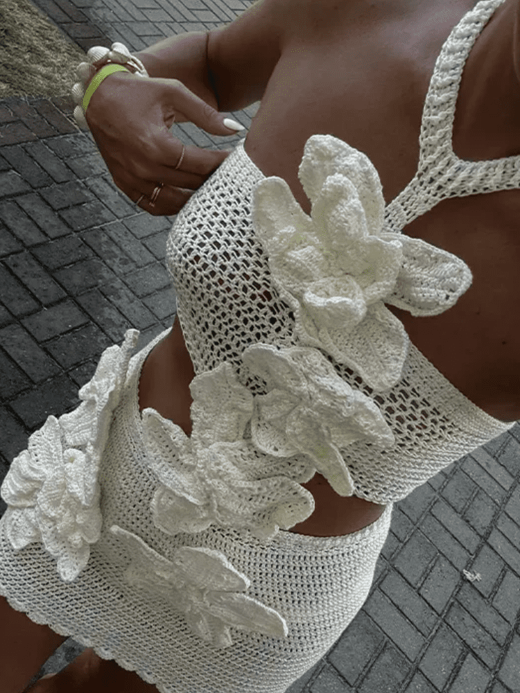 Vestido de Crochê Curto Flor 3D