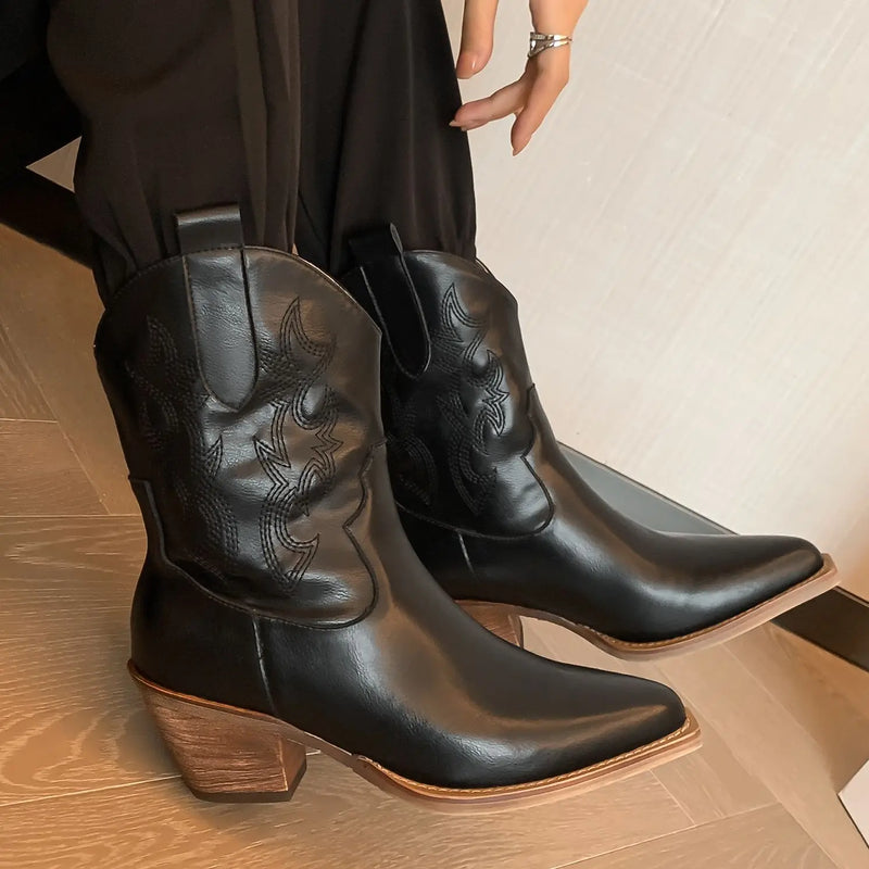 Bota Feminina Couro Western Folk Cano Curto Preto