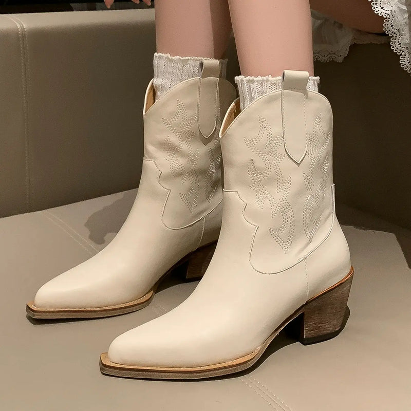 Bota Feminina Couro Western Folk Cano Curto Branco