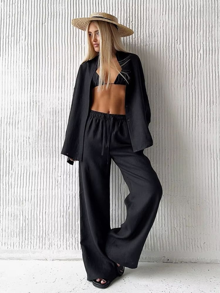 Look super elegante com o conjunto feminino em linho preto com a camisa aberta e acessório de chapéu chique da Moda Origem
