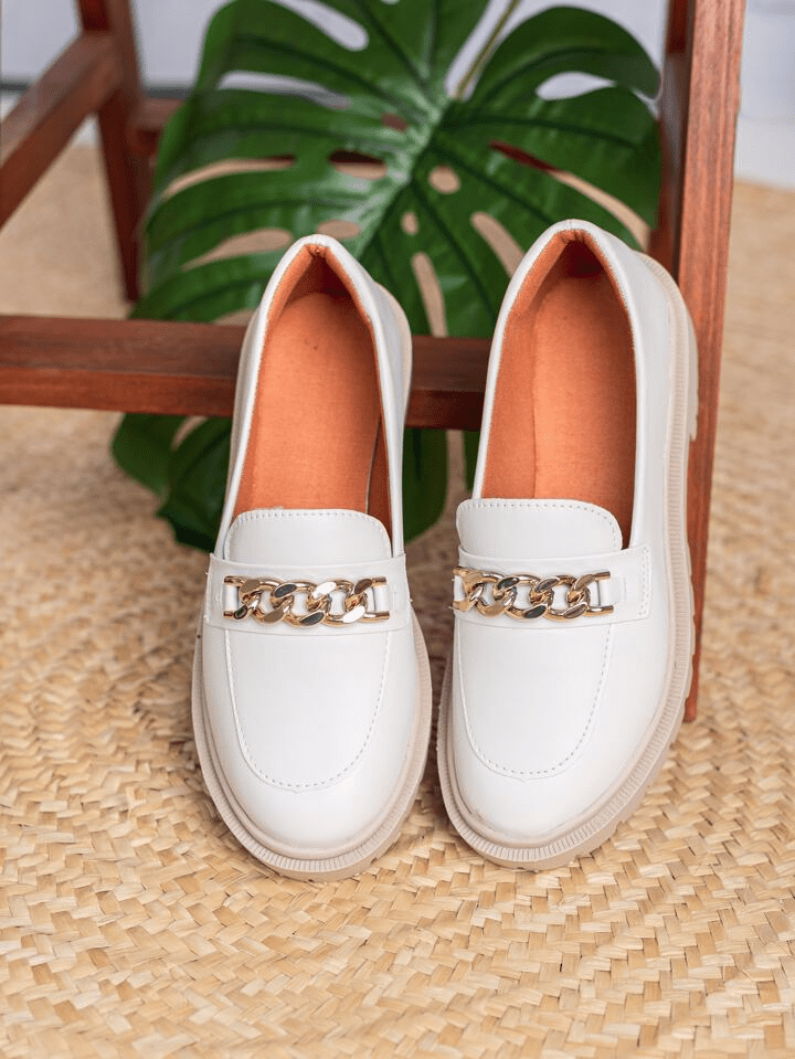 Mocassim Feminino Tratorado com Corrente Branco