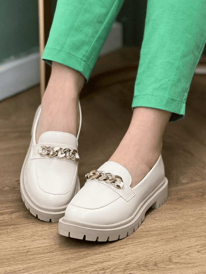 Mocassim Feminino Tratorado com Corrente Branco