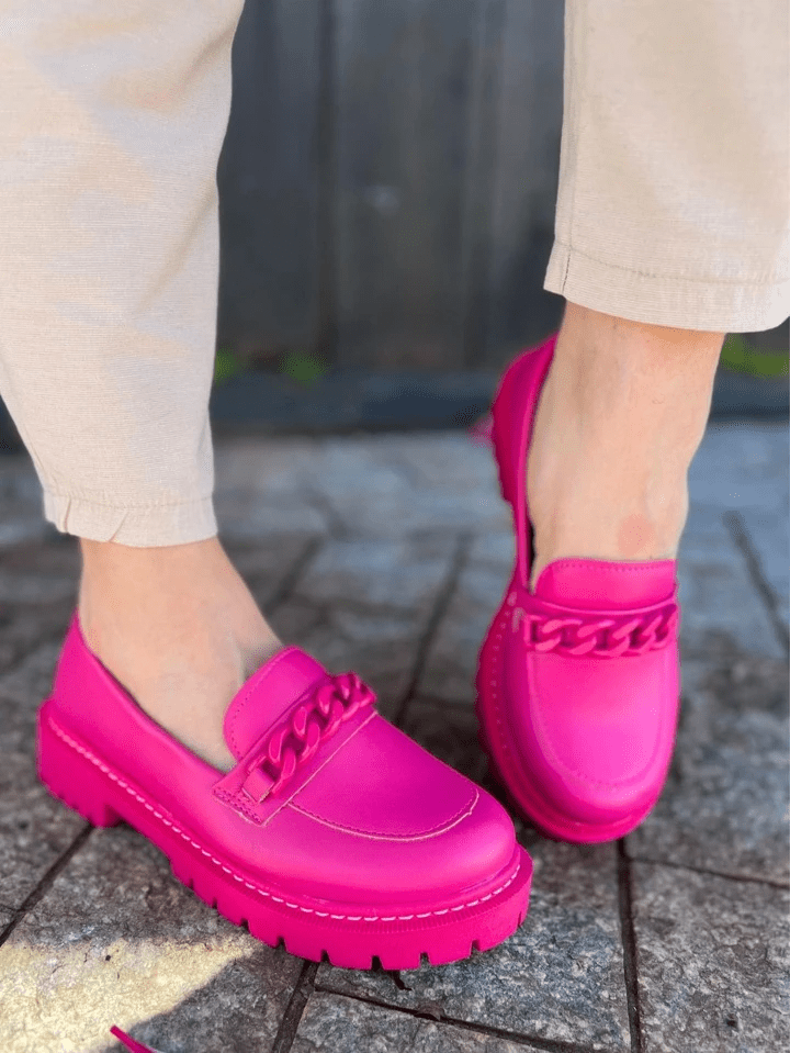 Mocassim Feminino Tratorado com Corrente Rosa