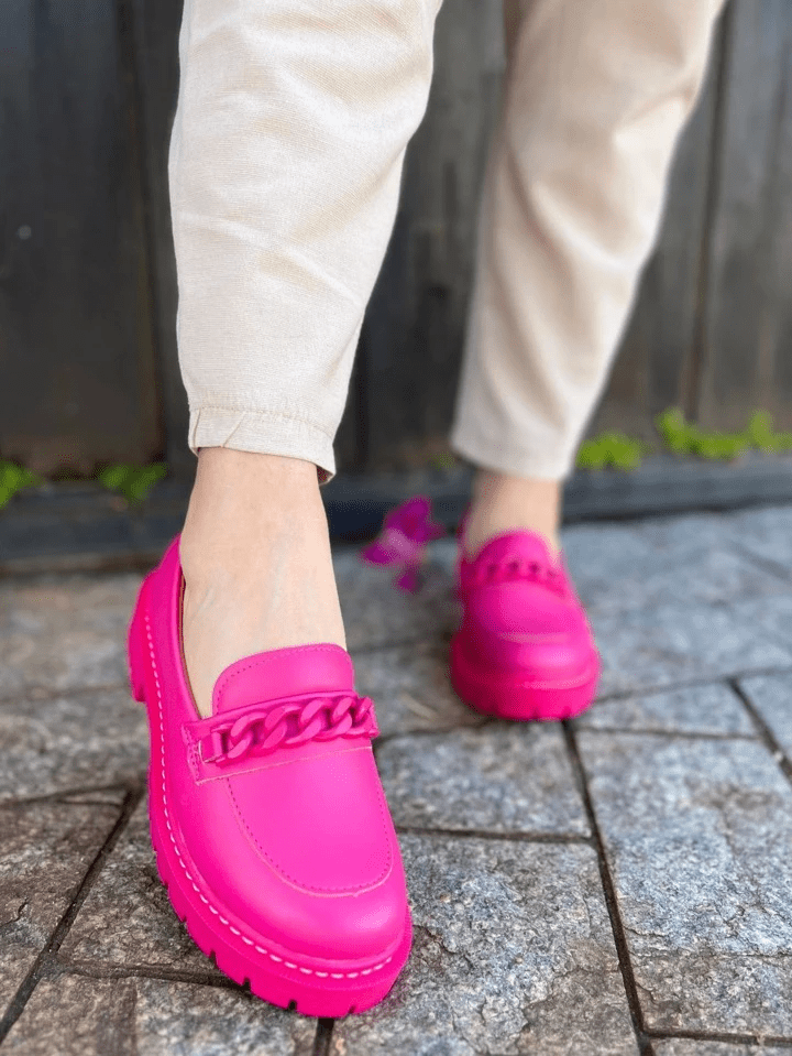 Mocassim Feminino Tratorado com Corrente Rosa