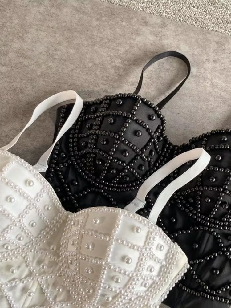 Top Cropped Preto e Branco Moda Origem com modelagem arredondada e estruturada