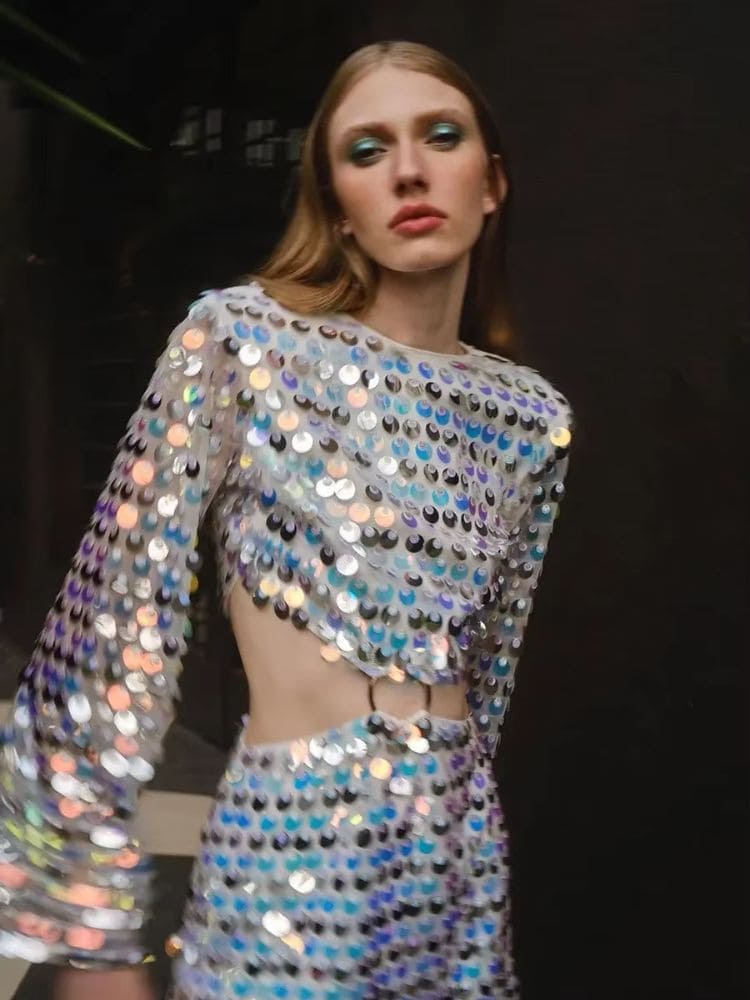 Vestido curto prata com paetês, vista frontal em alta definição – Moda Origem