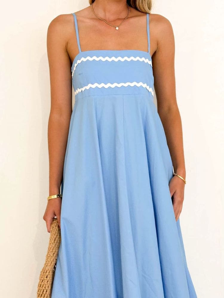 verao-moda-origem.jpg
Detalhe do decote do vestido longo azul, elegante e confortável para dia a dia – Moda Origem