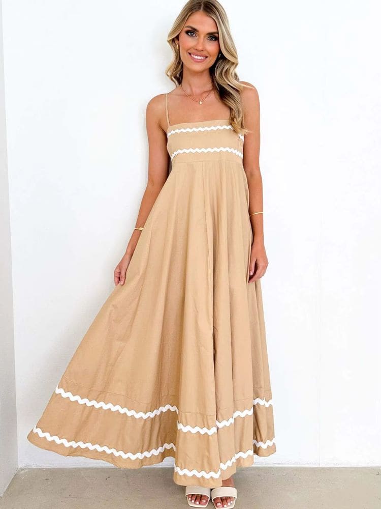 Modelo usando vestido longo Bege, frente mostrando caimento fluido e elegante – Moda Origem