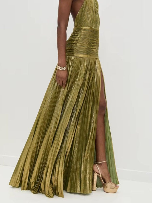 Vestido Longo Plissado Dourado Moda Origem – Fenda lateral para toque sofisticado e sensual