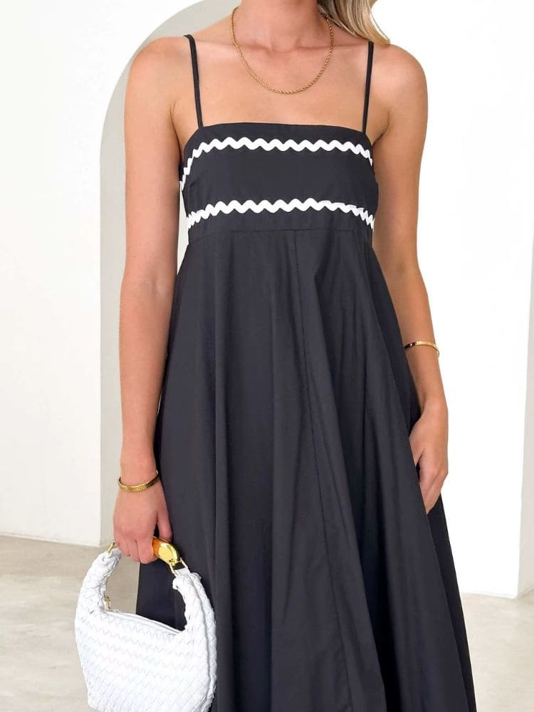 Decote do vestido longo preto, acabamento delicado com alças ajustáveis – Moda Origem