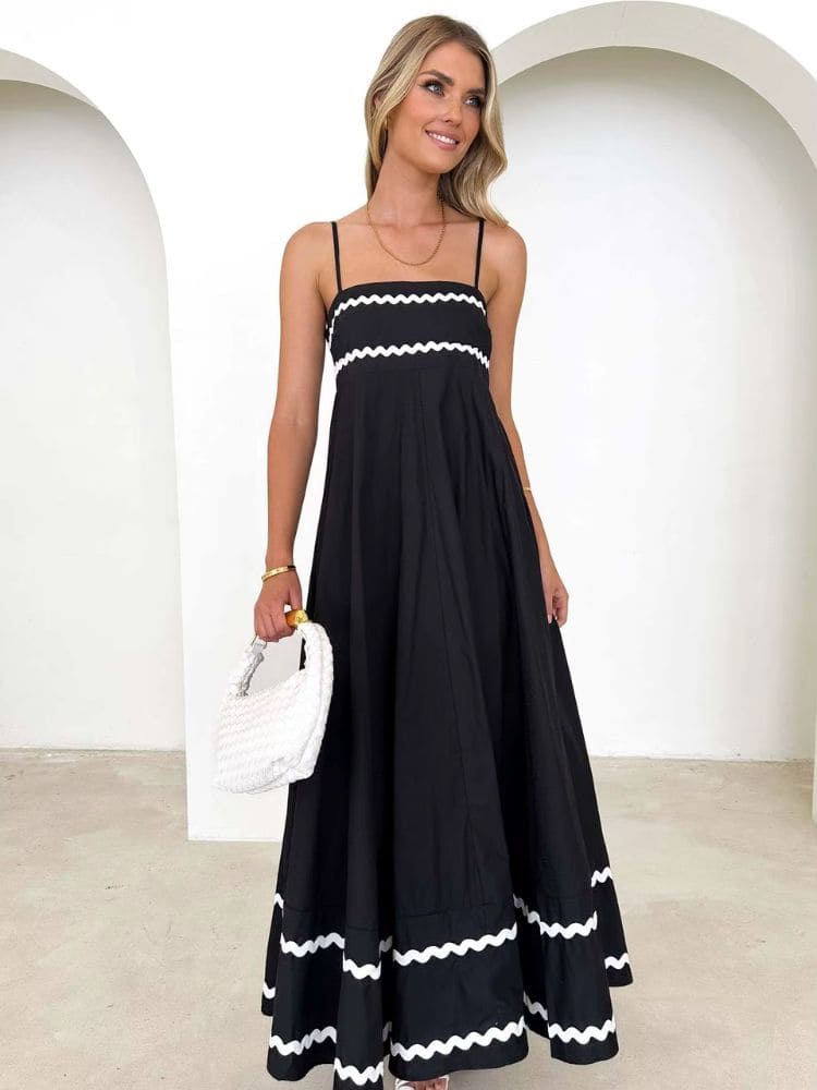 Vestido longo preto, lateral com movimento fluido, ideal para looks de passeio – Moda Origem