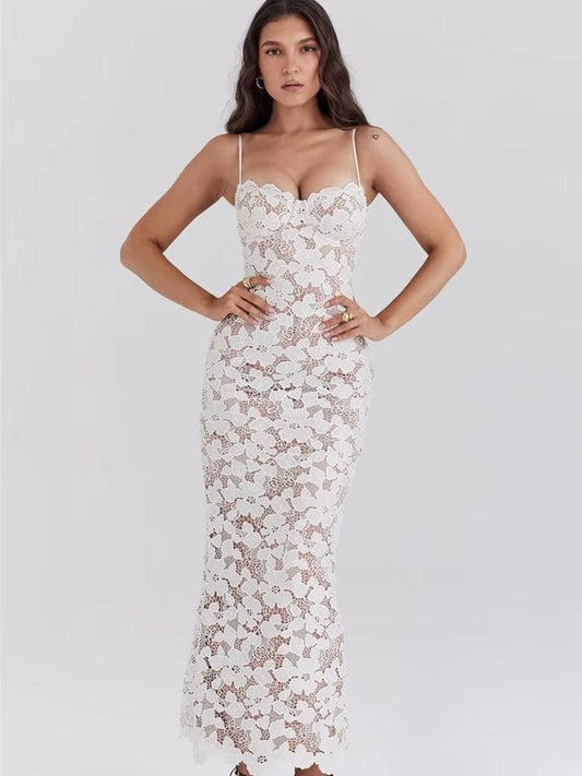 Vestido longo branco de renda floral visto de frente - Moda Origem
