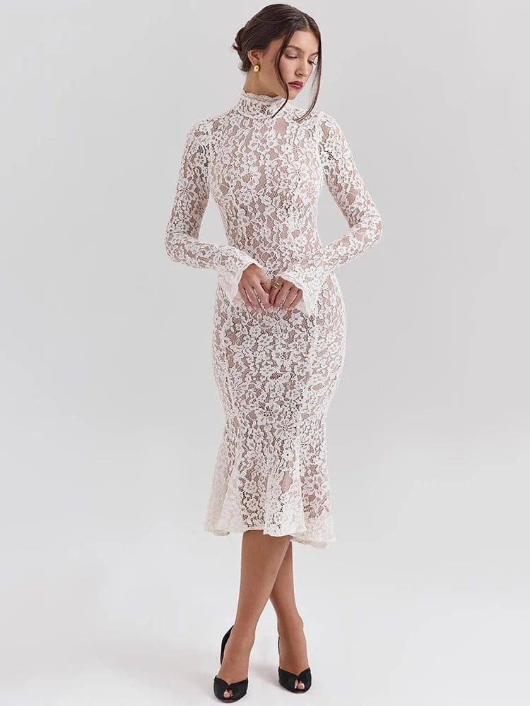 Detalhe da saia levemente plissada do vestido midi branco – Moda Origem